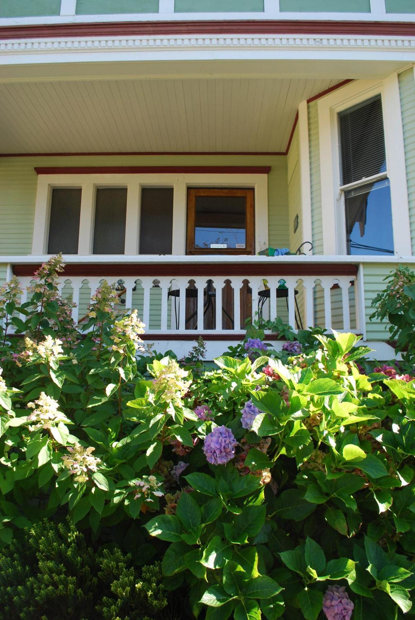 Ocean Island Garden Suites Victoria Exterior photo