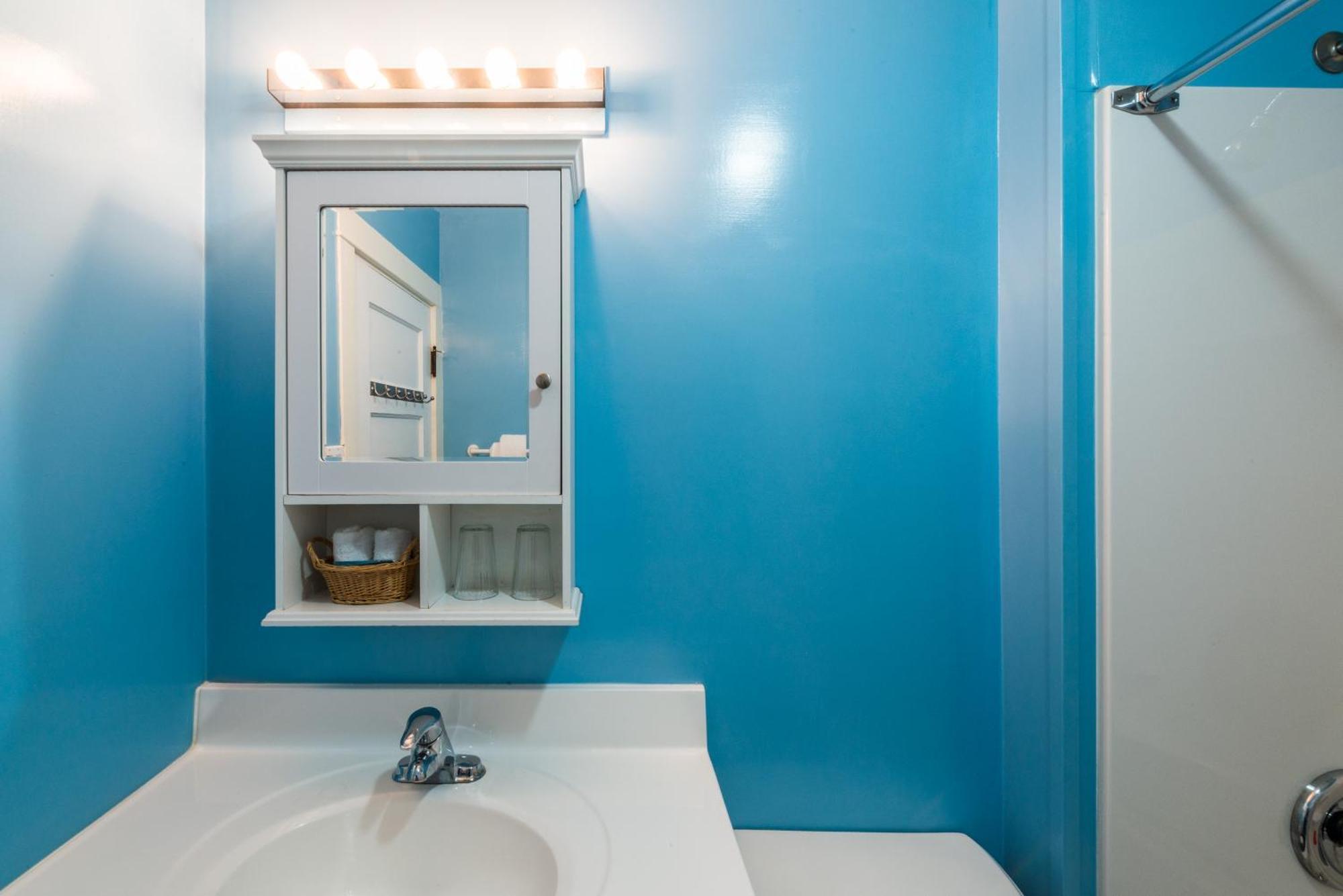 Ocean Island Garden Suites Victoria Room photo