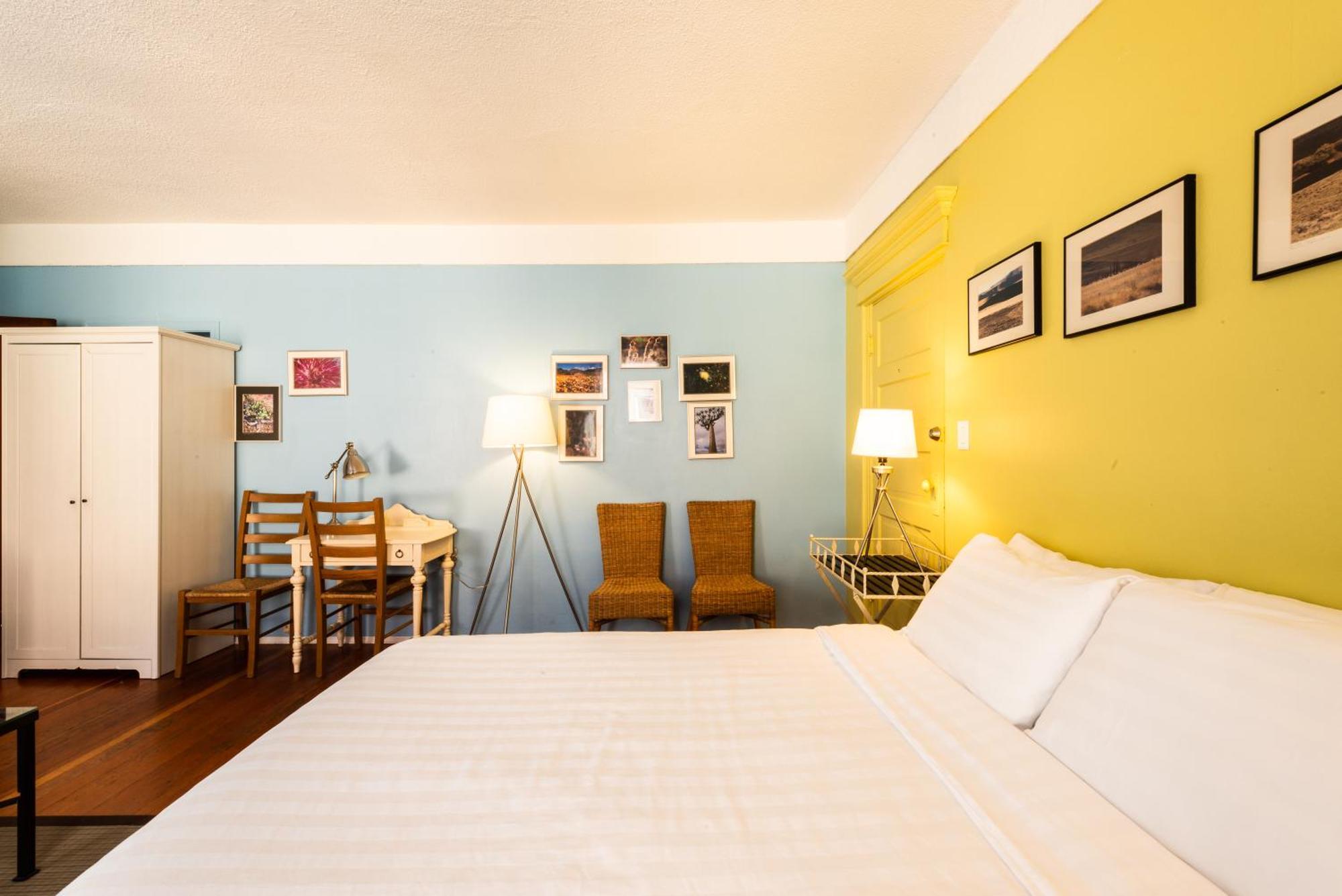 Ocean Island Garden Suites Victoria Room photo
