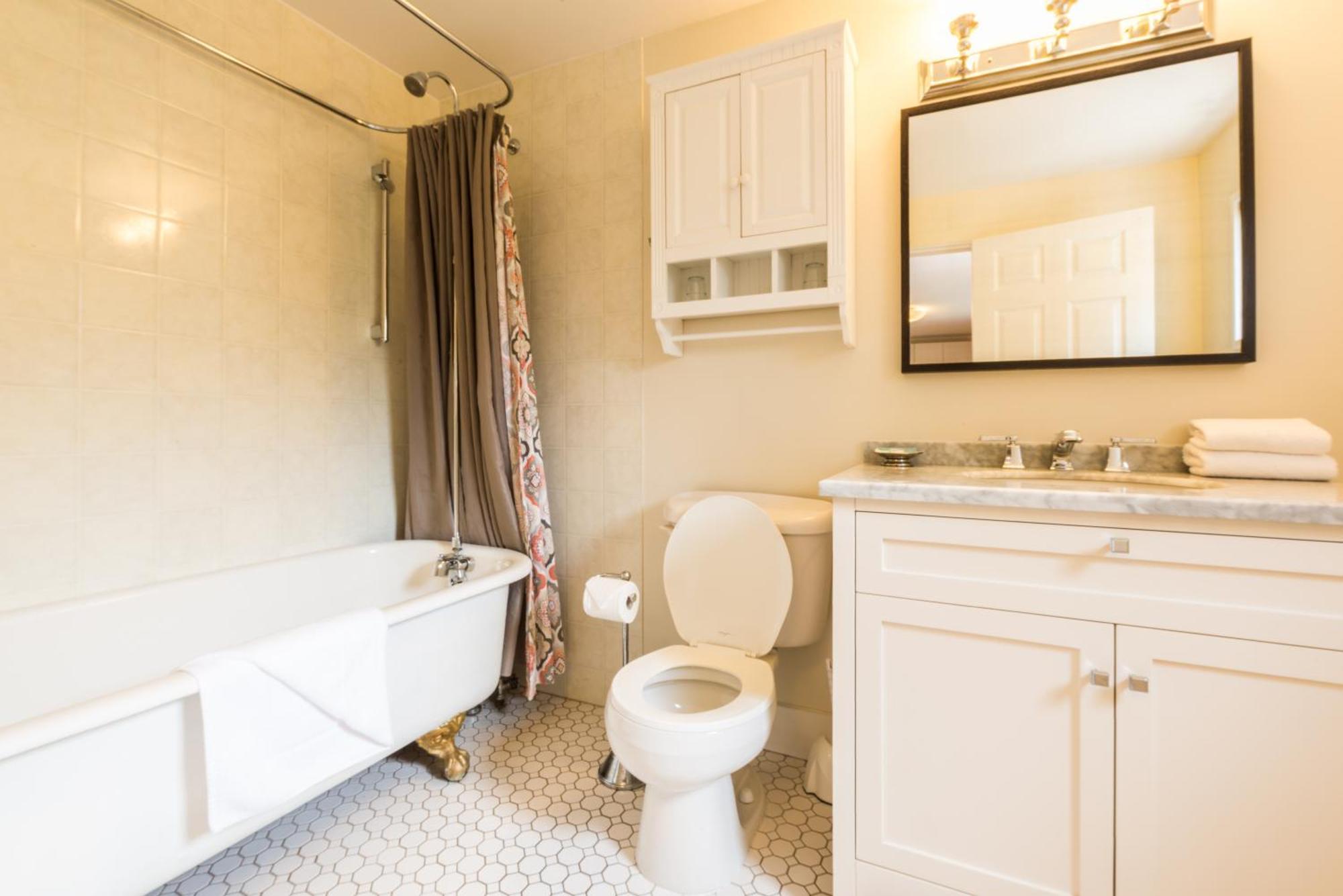 Ocean Island Garden Suites Victoria Room photo