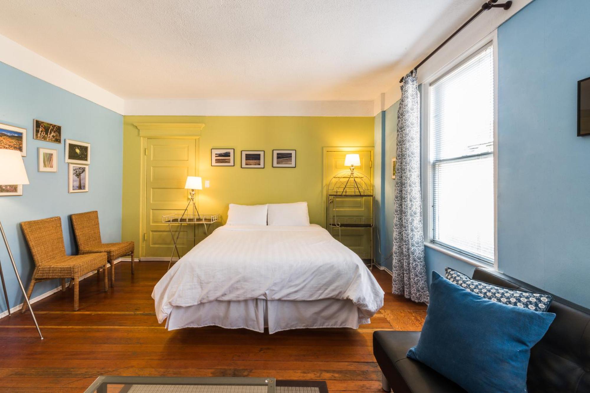 Ocean Island Garden Suites Victoria Room photo