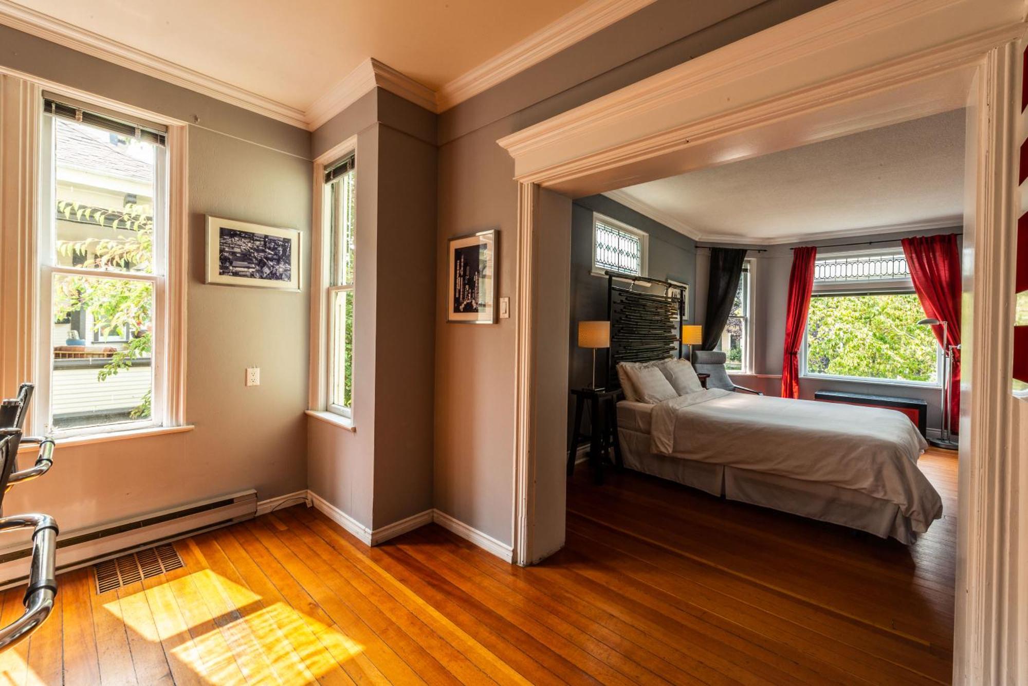 Ocean Island Garden Suites Victoria Room photo