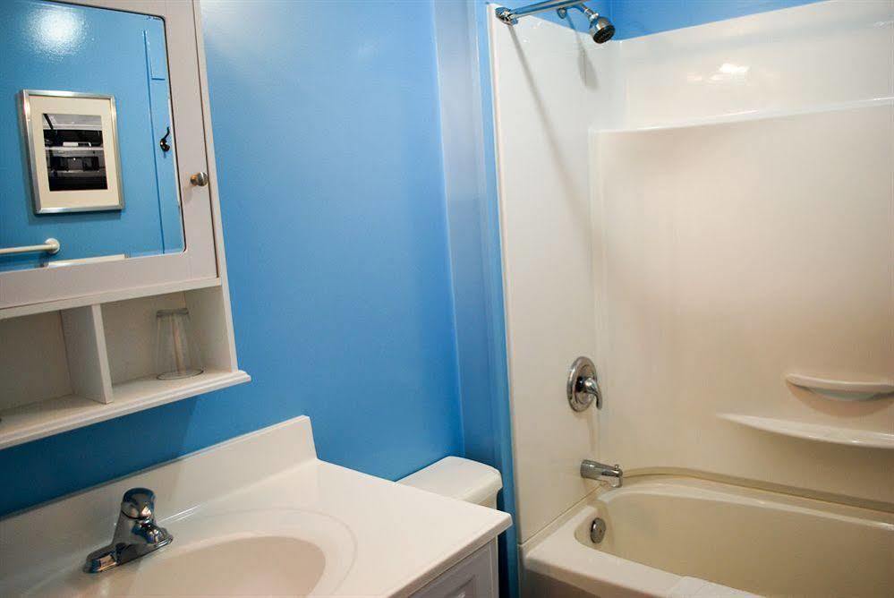 Ocean Island Garden Suites Victoria Exterior photo